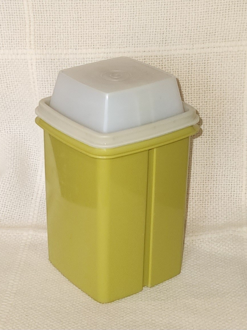 Tupperware Olive Green Pick-A-Deli Container